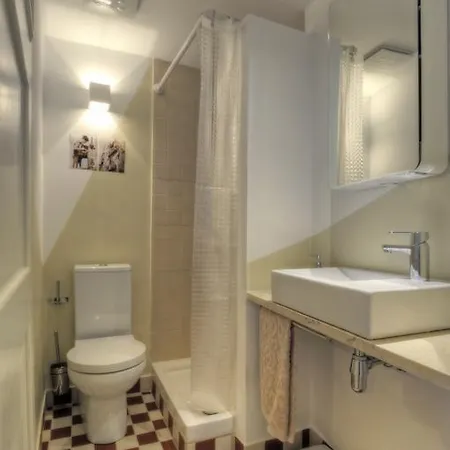 Apartman Flea Market Family House